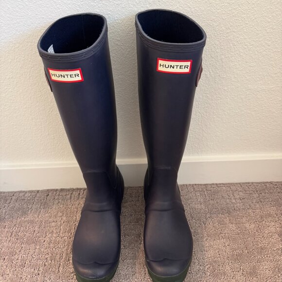 Hunter Tall Rain Boots – Navy w/ Green Soles & Maroon Buckles – Size 7 - Picture 4 of 8